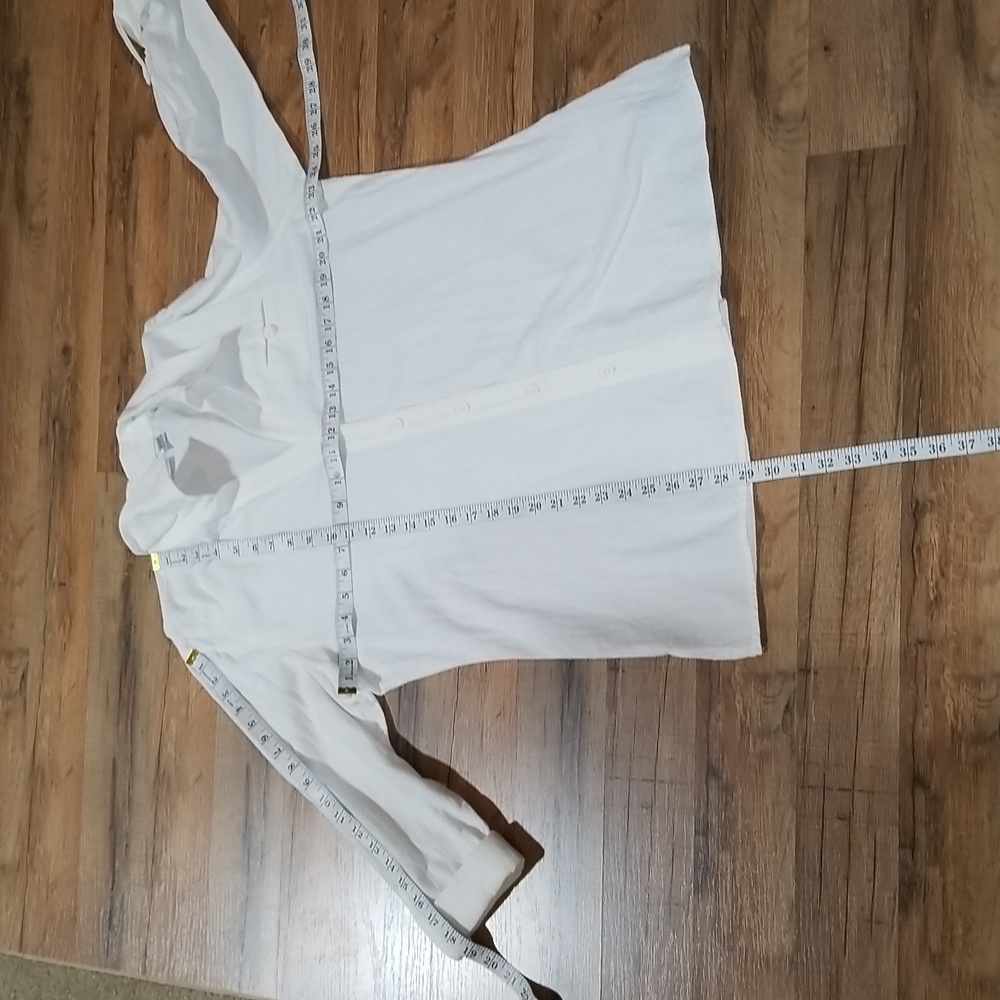 CHICO'S Textured White V-Neck Roll Tab Blouse with Pocket - Picture 9 of 13